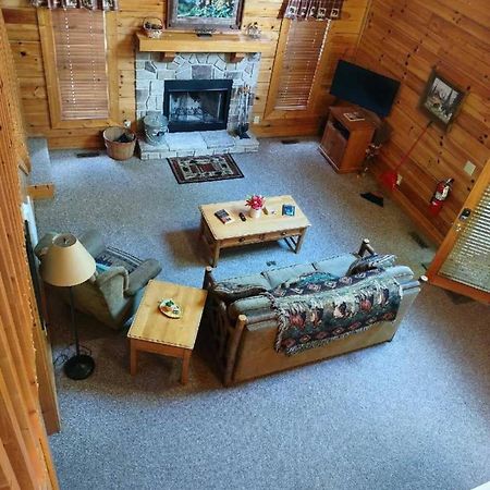 Beautiful 2 Bed Cabin With Hot Tub And Resort Pool Sevierville Exteriér fotografie