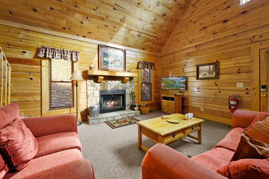 Beautiful 2 Bed Cabin With Hot Tub And Resort Pool Sevierville Exteriér fotografie