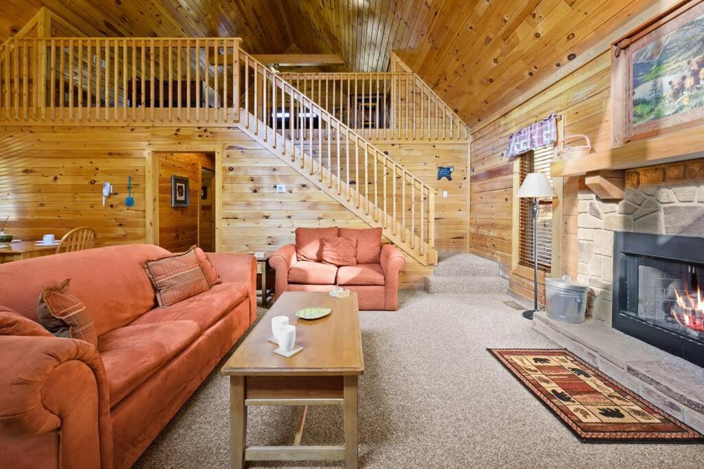 Beautiful 2 Bed Cabin With Hot Tub And Resort Pool Sevierville Exteriér fotografie