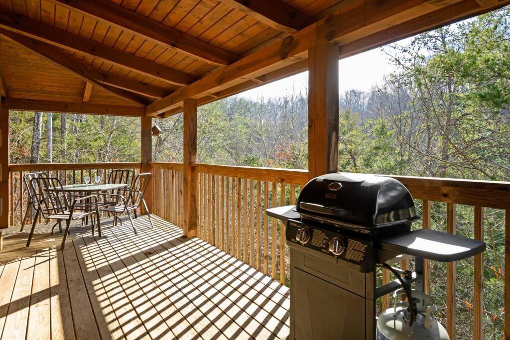Beautiful 2 Bed Cabin With Hot Tub And Resort Pool Sevierville Exteriér fotografie