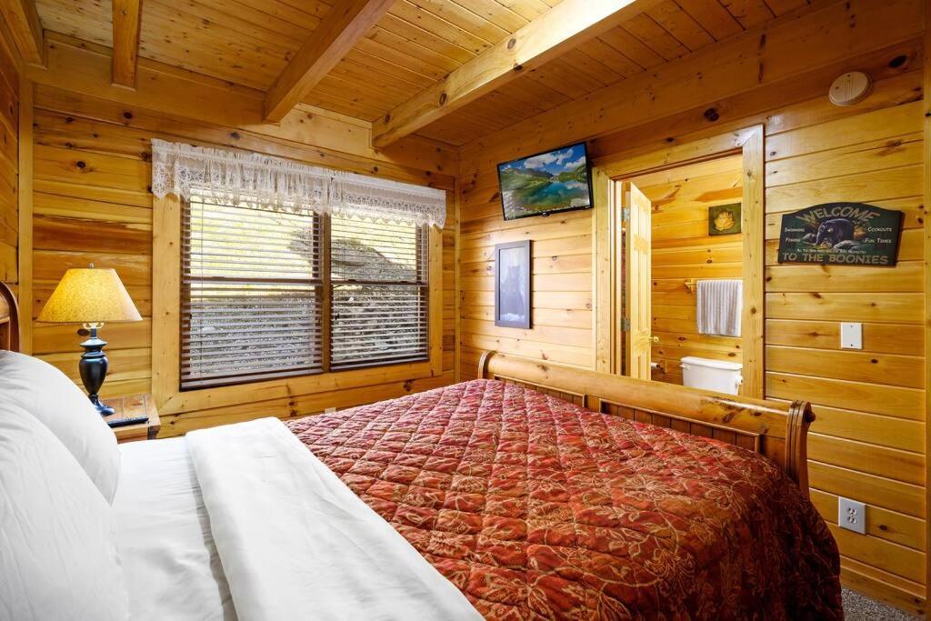 Beautiful 2 Bed Cabin With Hot Tub And Resort Pool Sevierville Exteriér fotografie