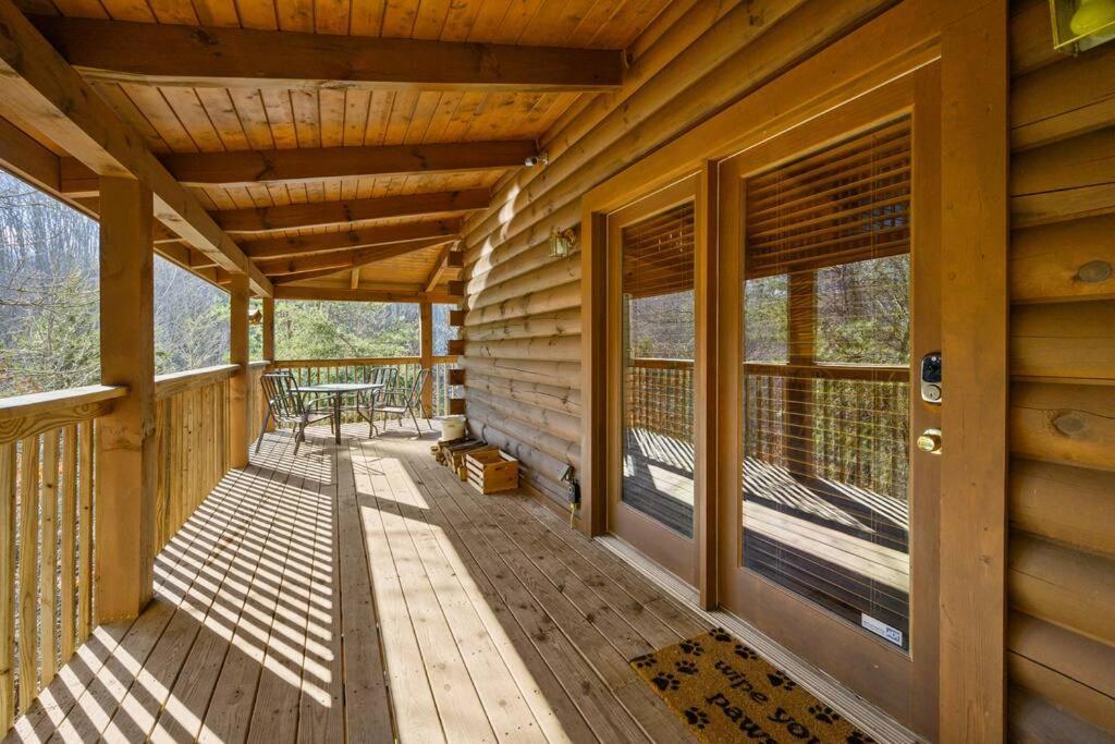 Beautiful 2 Bed Cabin With Hot Tub And Resort Pool Sevierville Exteriér fotografie