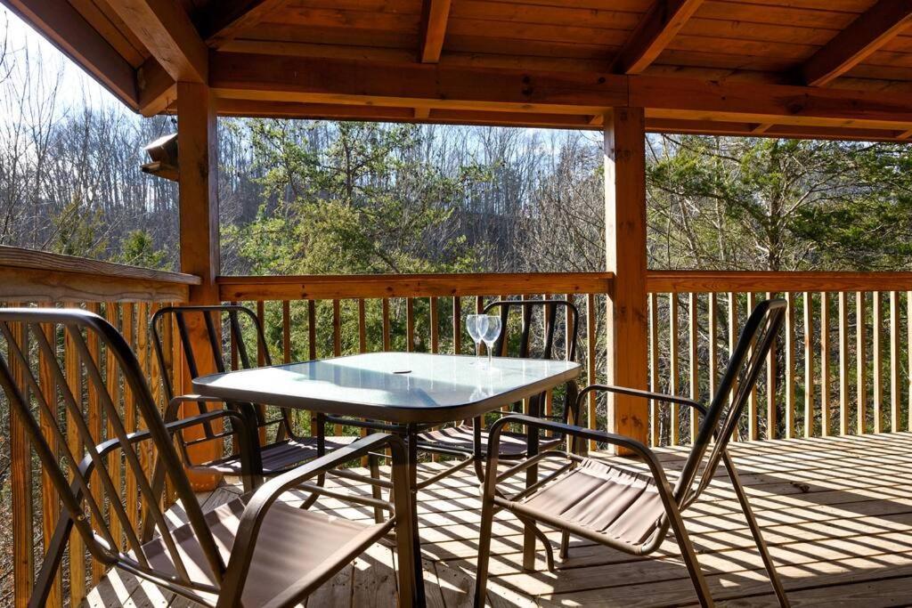 Beautiful 2 Bed Cabin With Hot Tub And Resort Pool Sevierville Exteriér fotografie