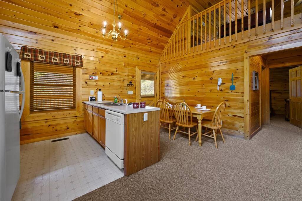 Beautiful 2 Bed Cabin With Hot Tub And Resort Pool Sevierville Exteriér fotografie