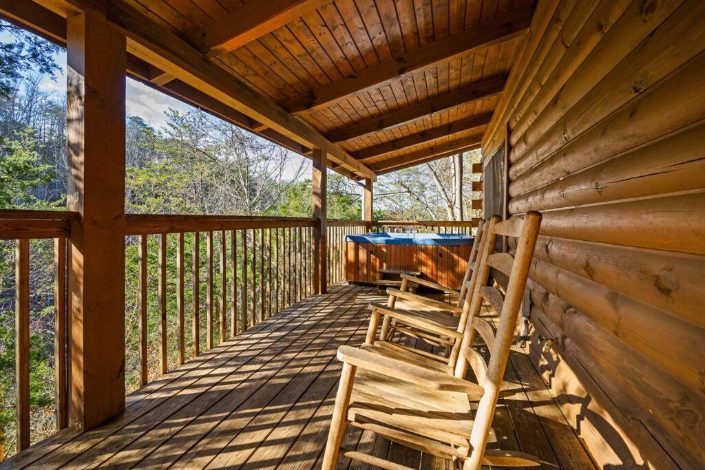 Beautiful 2 Bed Cabin With Hot Tub And Resort Pool Sevierville Exteriér fotografie