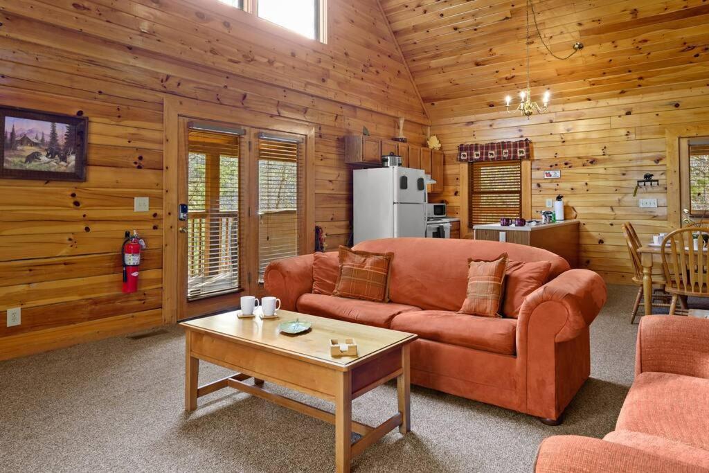 Beautiful 2 Bed Cabin With Hot Tub And Resort Pool Sevierville Exteriér fotografie