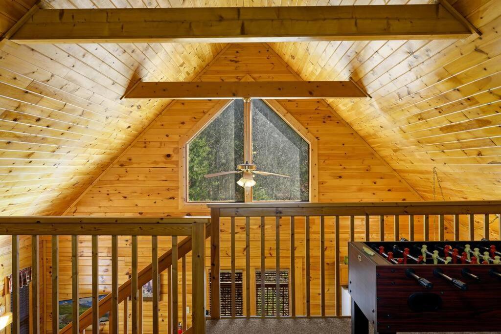 Beautiful 2 Bed Cabin With Hot Tub And Resort Pool Sevierville Exteriér fotografie