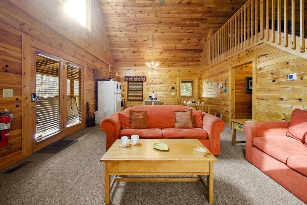 Beautiful 2 Bed Cabin With Hot Tub And Resort Pool Sevierville Exteriér fotografie