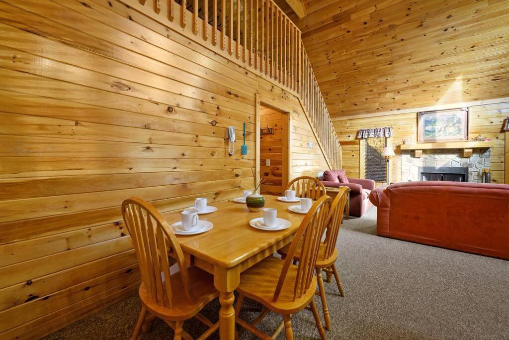Beautiful 2 Bed Cabin With Hot Tub And Resort Pool Sevierville Exteriér fotografie