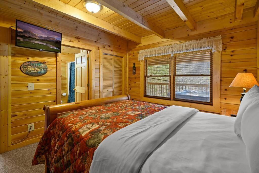 Beautiful 2 Bed Cabin With Hot Tub And Resort Pool Sevierville Exteriér fotografie